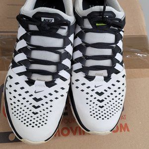 Nike Finger Trap Max Size 13 – White/Black